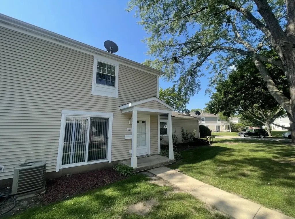 1202 Spur Court Wheeling IL 60090