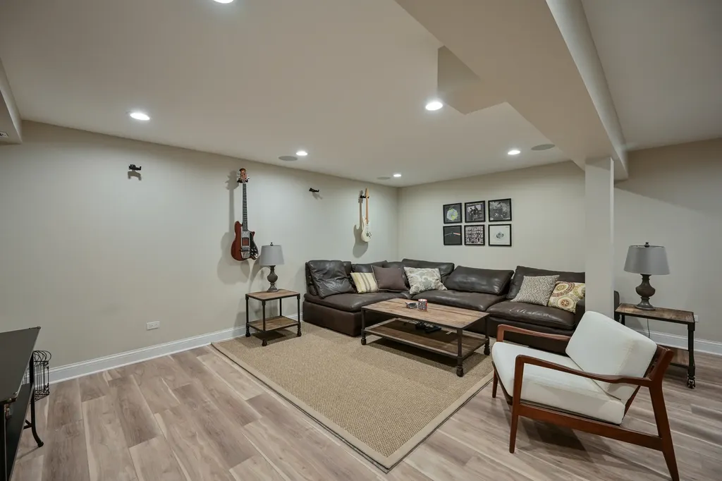 530 Anthony Street Glen Ellyn IL 60137