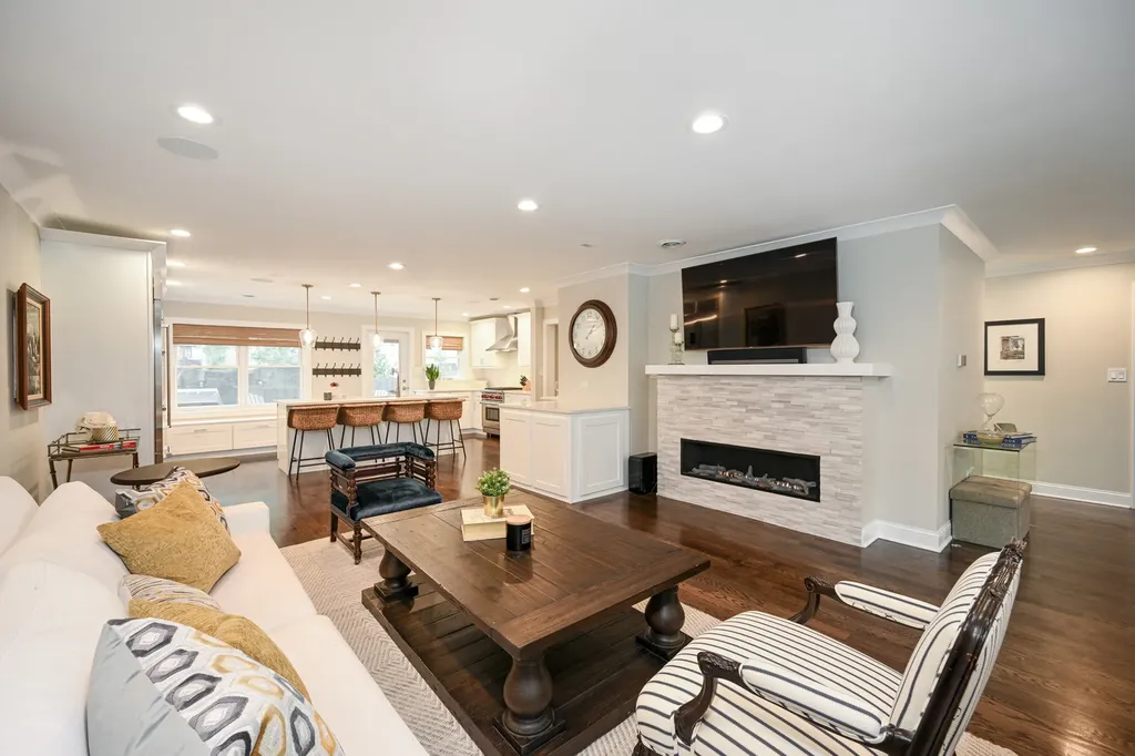 530 Anthony Street Glen Ellyn IL 60137