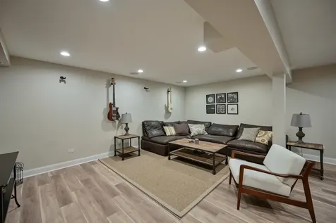 530 Anthony Street Glen Ellyn IL 60137