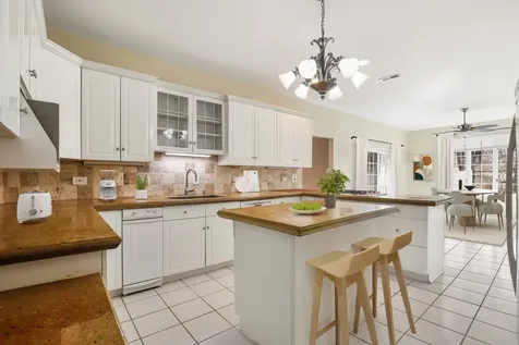2200 East Gaisor Court Crete IL 60417