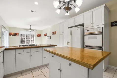 2200 East Gaisor Court Crete IL 60417