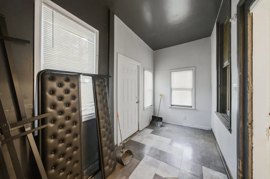 5918 South Carpenter Street Chicago IL 60621