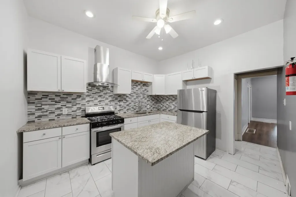 5918 South Carpenter Street Chicago IL 60621