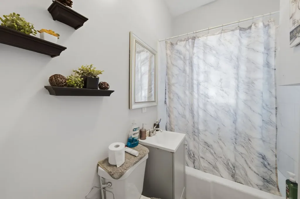 5918 South Carpenter Street Chicago IL 60621