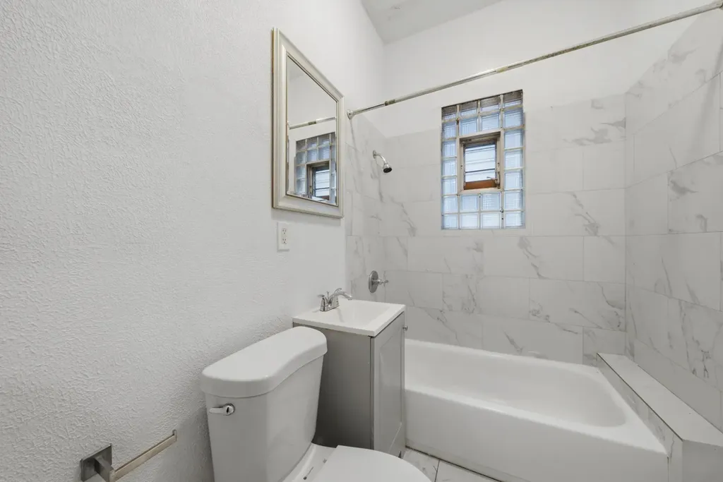 5918 South Carpenter Street Chicago IL 60621