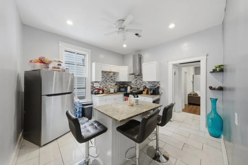 5918 South Carpenter Street Chicago IL 60621