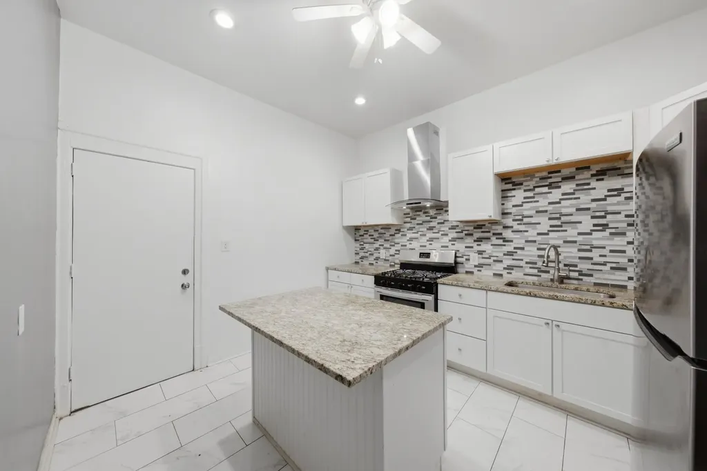 5918 South Carpenter Street Chicago IL 60621
