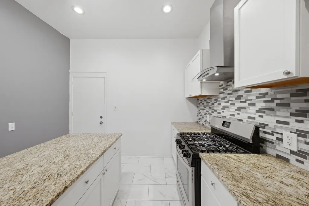 5918 South Carpenter Street Chicago IL 60621