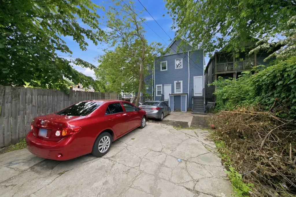 5918 South Carpenter Street Chicago IL 60621