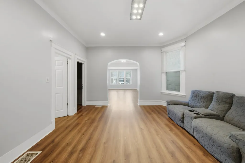 5918 South Carpenter Street Chicago IL 60621