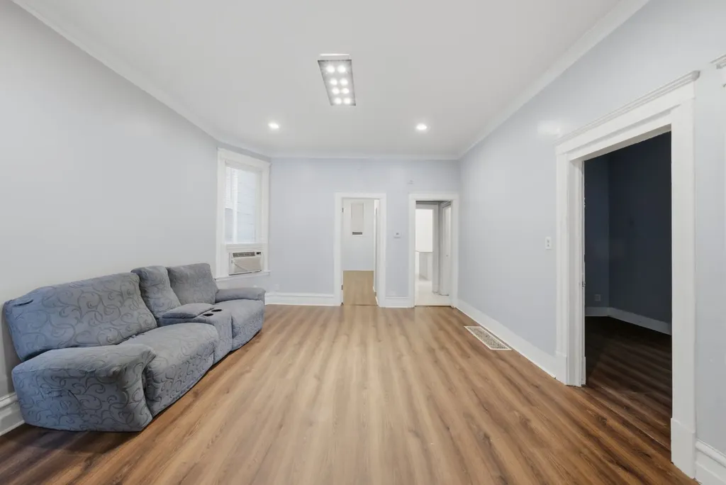 5918 South Carpenter Street Chicago IL 60621