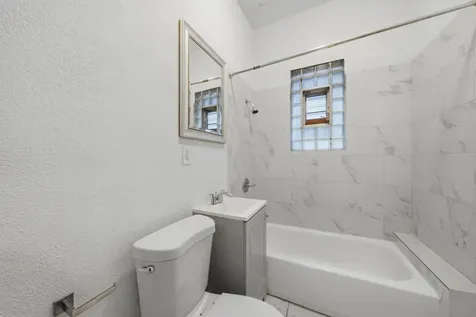 5918 South Carpenter Street Chicago IL 60621