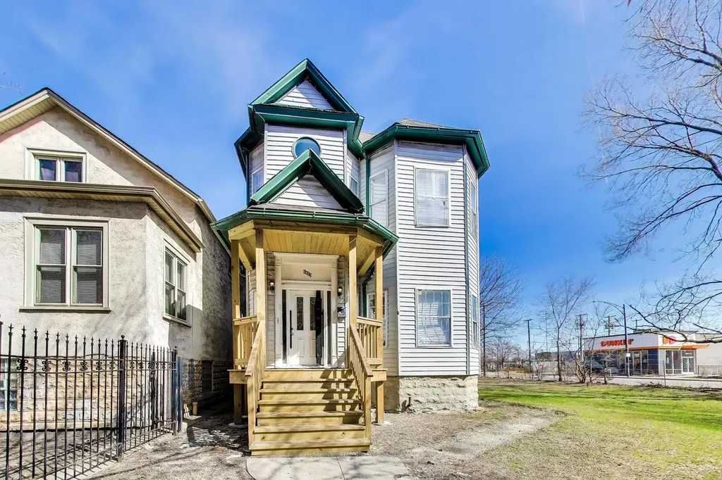 6853 South Perry Avenue Chicago IL 60621