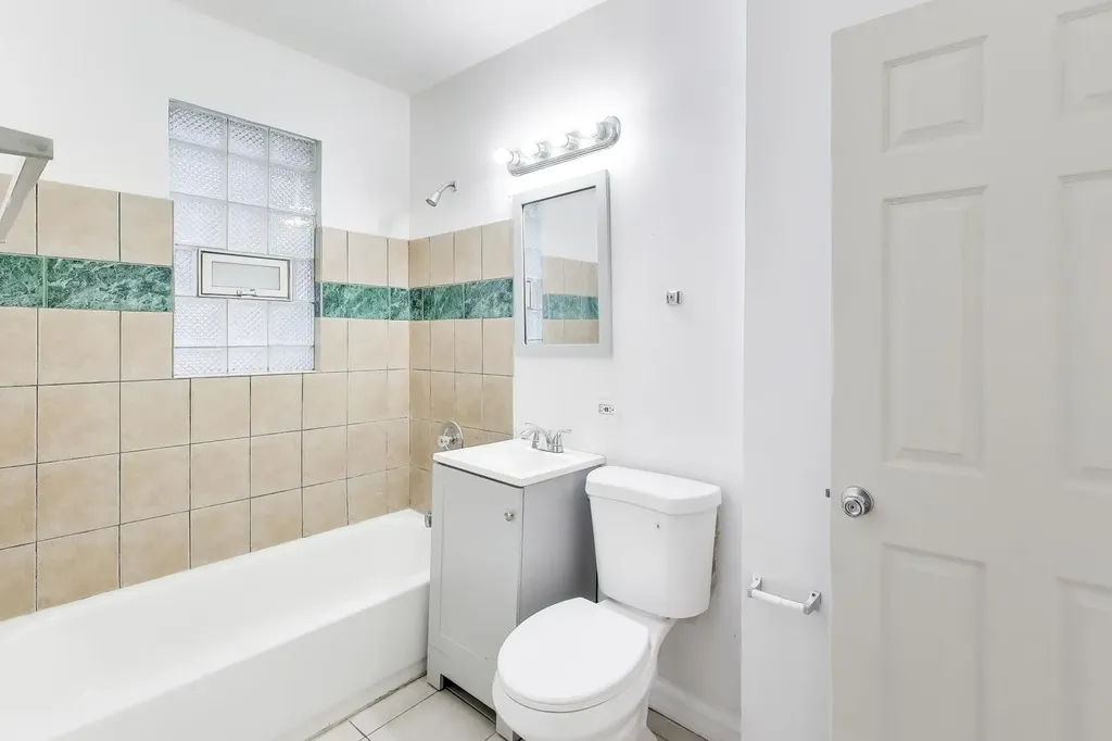 6853 South Perry Avenue Chicago IL 60621