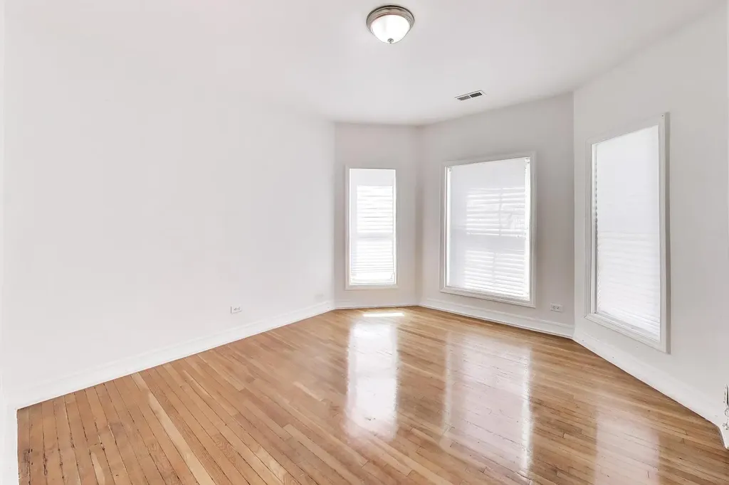 6853 South Perry Avenue Chicago IL 60621