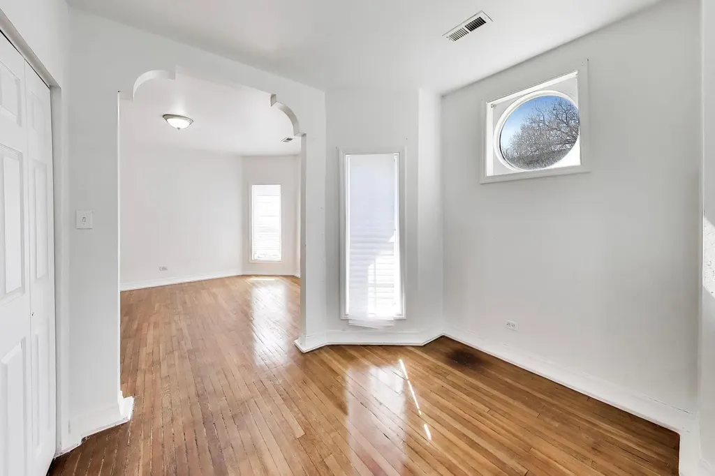 6853 South Perry Avenue Chicago IL 60621