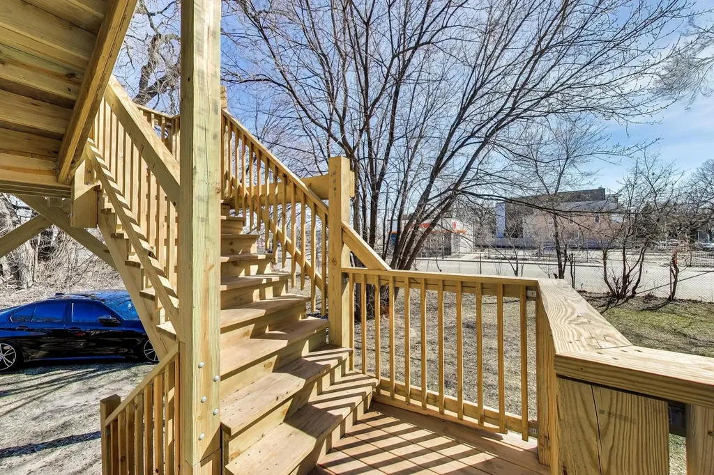 6853 South Perry Avenue Chicago IL 60621