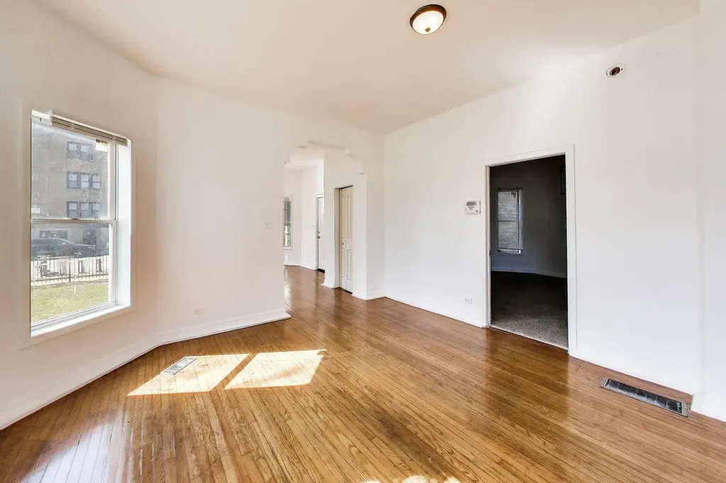 6853 South Perry Avenue Chicago IL 60621