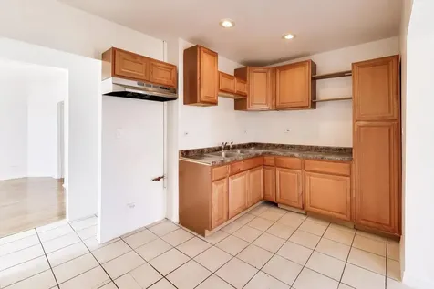 6853 South Perry Avenue Chicago IL 60621
