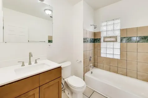 6853 South Perry Avenue Chicago IL 60621