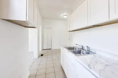 6853 South Perry Avenue Chicago IL 60621
