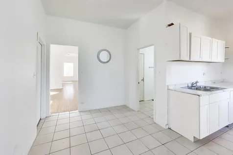 6853 South Perry Avenue Chicago IL 60621