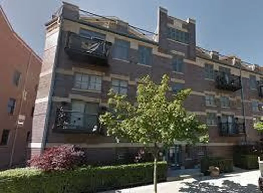 865 West Buckingham Place Chicago IL 60657
