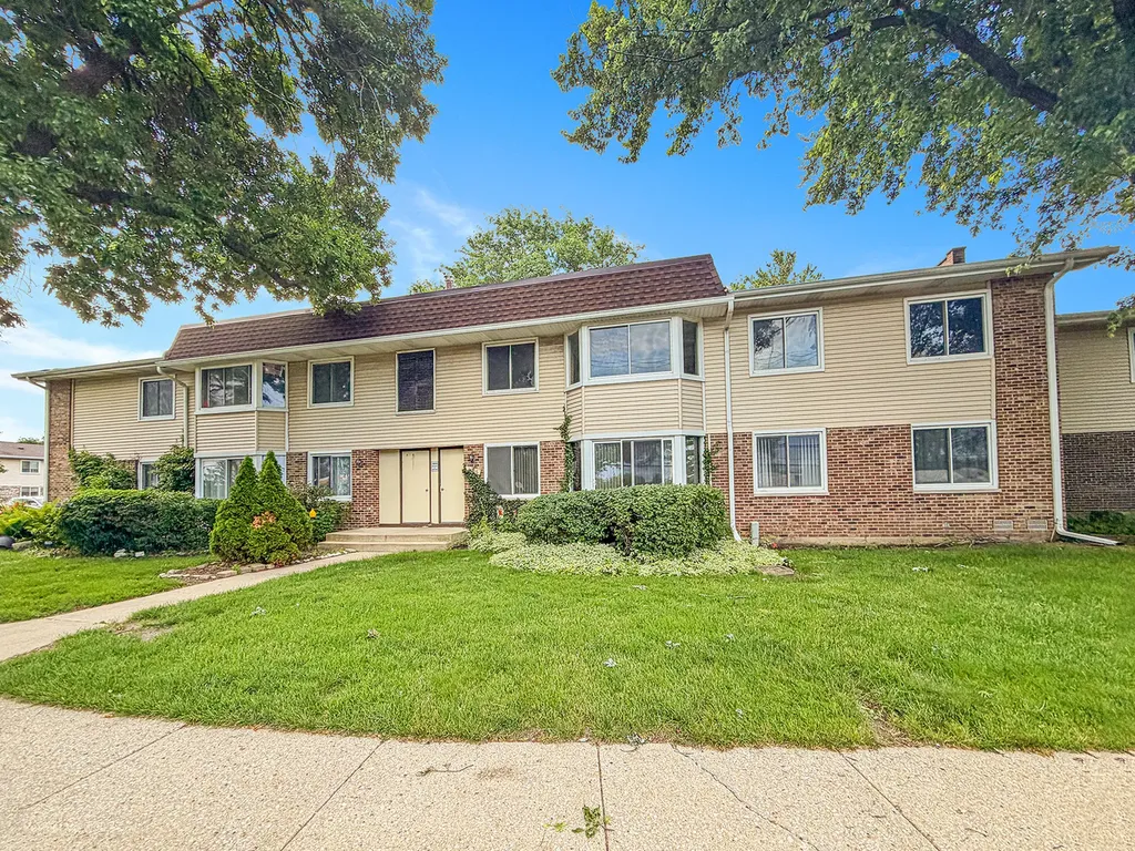 3008 Roberts Drive Woodridge IL 60517