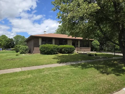 668 Lee Drive Crystal Lake IL 60014