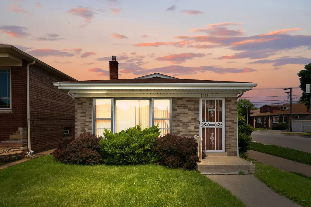 2558 East 93rd Street Chicago IL 60617