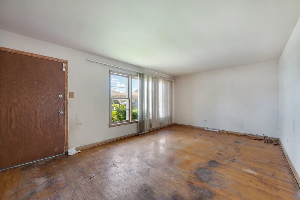2558 East 93rd Street Chicago IL 60617