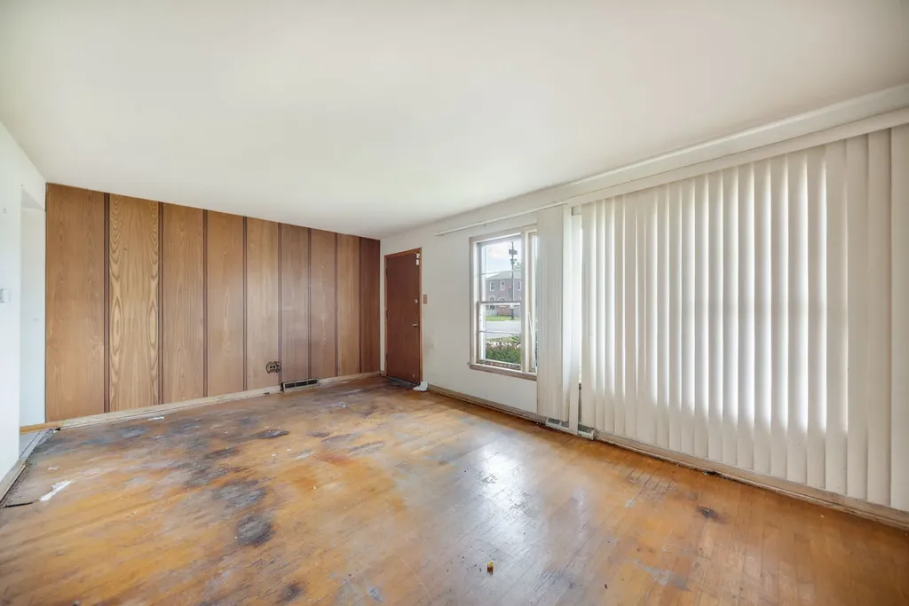 2558 East 93rd Street Chicago IL 60617