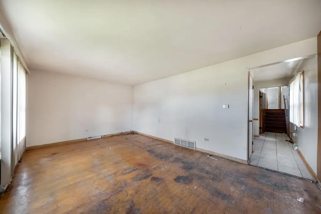 2558 East 93rd Street Chicago IL 60617