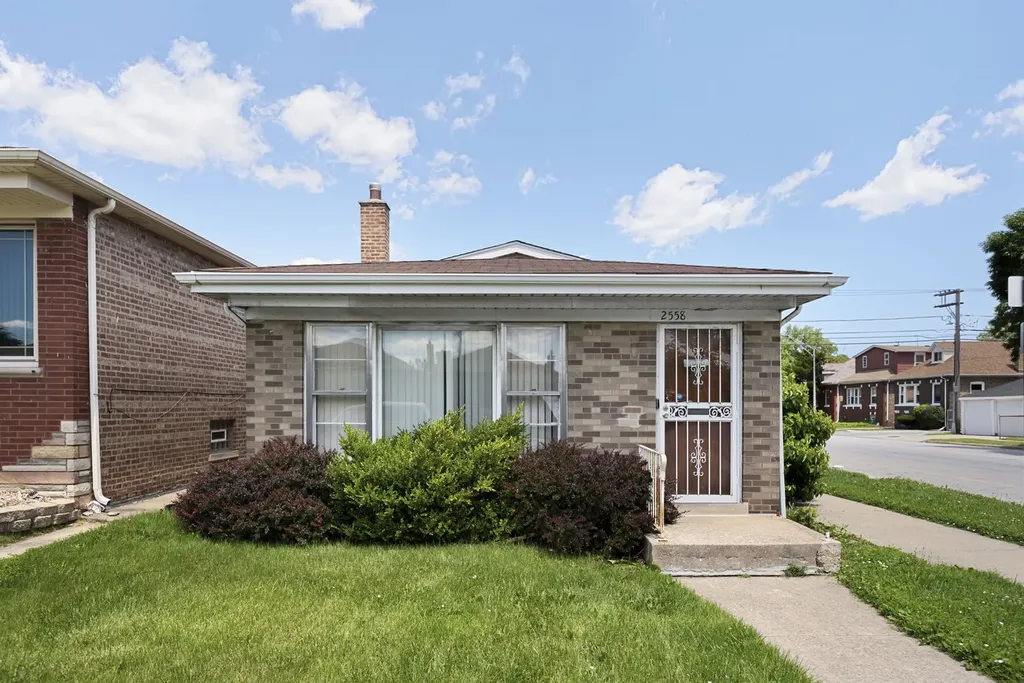 2558 East 93rd Street Chicago IL 60617
