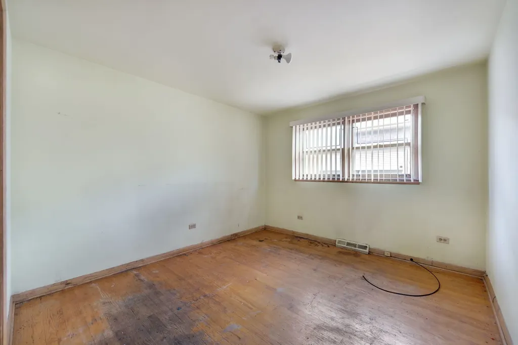 2558 East 93rd Street Chicago IL 60617