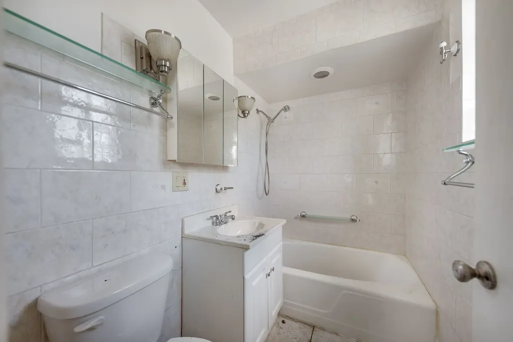 2558 East 93rd Street Chicago IL 60617