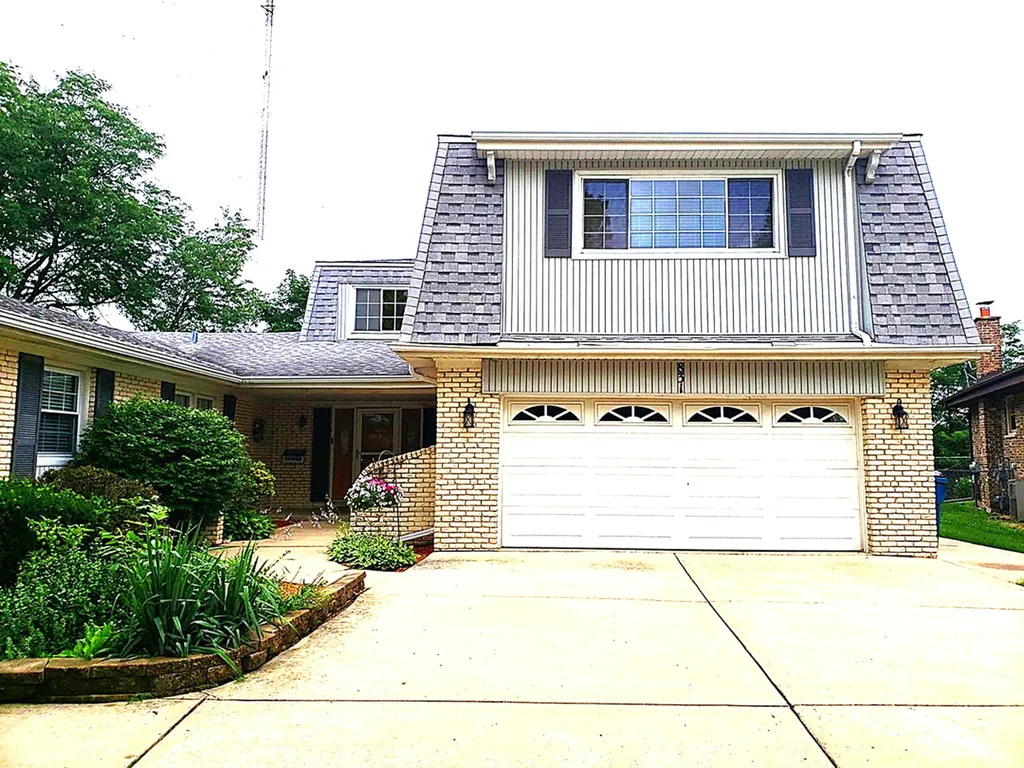 831 West Heritage Drive Addison IL 60101