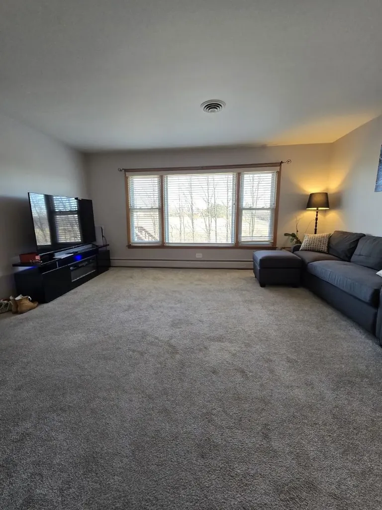 831 West Heritage Drive Addison IL 60101