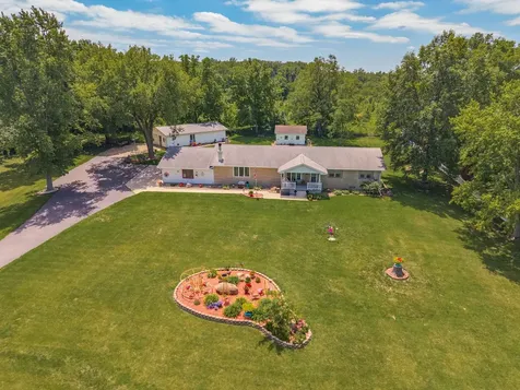 1604 Six Points Road Bloomington IL 61701