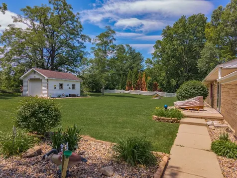 1604 Six Points Road Bloomington IL 61701