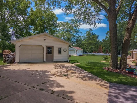 1604 Six Points Road Bloomington IL 61701
