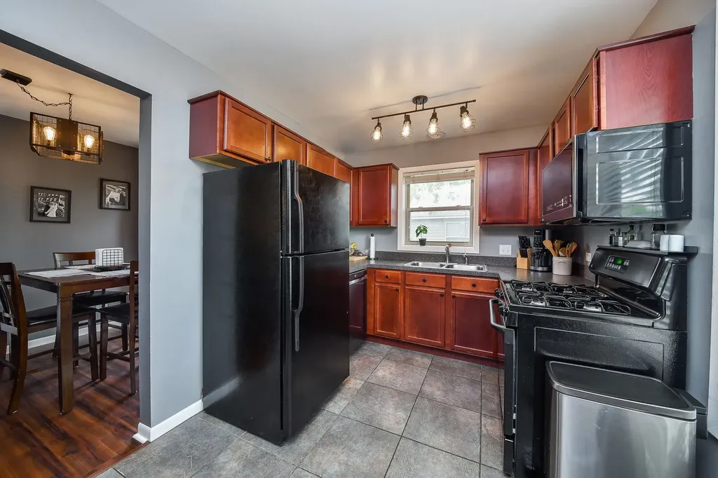 1348 Mc Dowell Road Naperville IL 60563