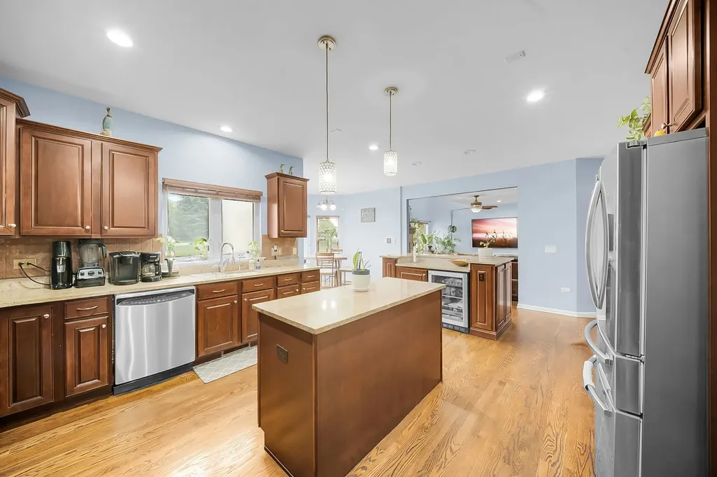 1891 Raes Creek Drive Bolingbrook IL 60490