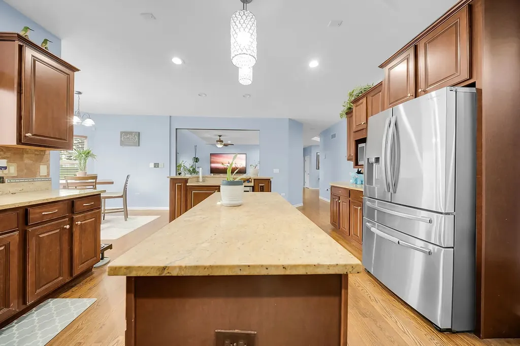 1891 Raes Creek Drive Bolingbrook IL 60490