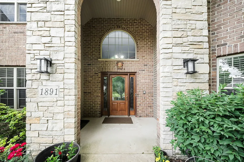 1891 Raes Creek Drive Bolingbrook IL 60490