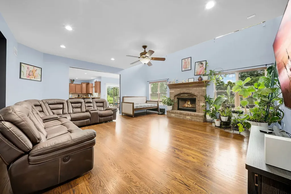 1891 Raes Creek Drive Bolingbrook IL 60490