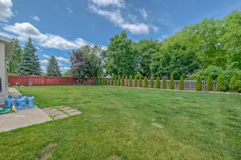 1094 Vista Drive Gurnee IL 60031