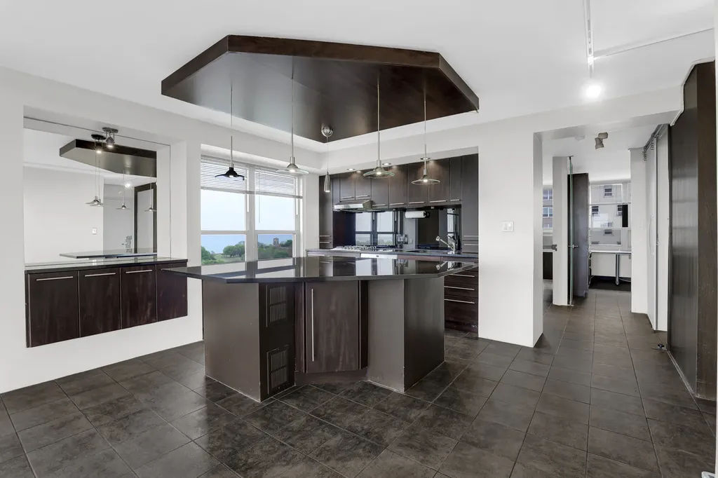 3950 North Lake Shore Drive Chicago IL 60613