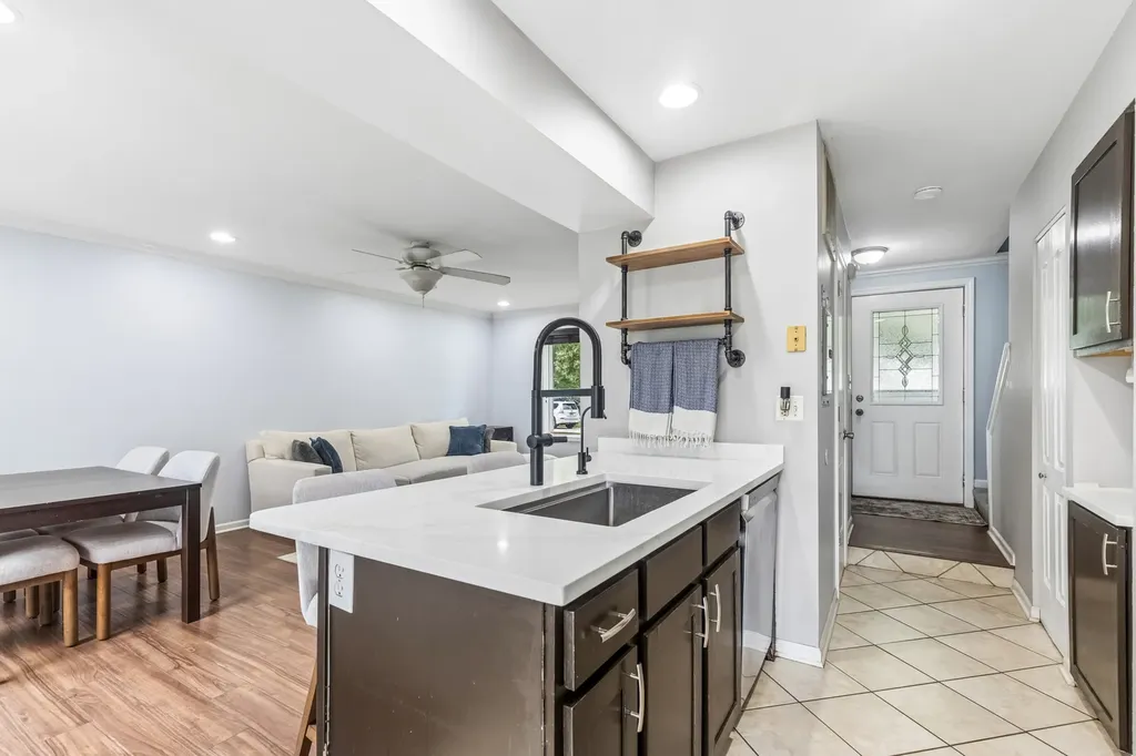 2352 Blue Spruce Lane Aurora IL 60502